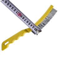 щетка металлическая ручная, четырехрядная, с пластиковой ручкой оптом